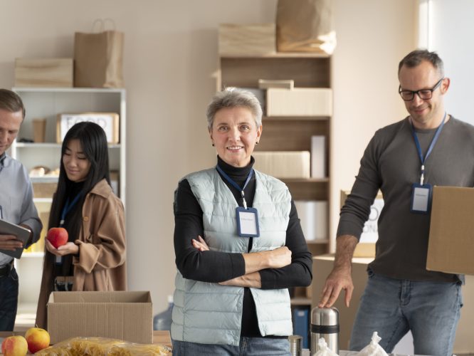 medium-shot-volunteers-with-boxes
